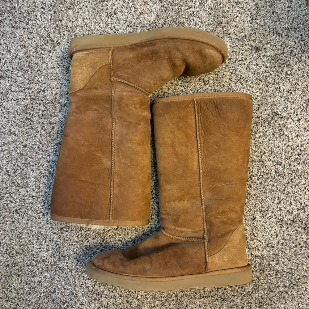 UGG Classic Tall Sherpa Boots style 5815 size 9 / 40 in GUC